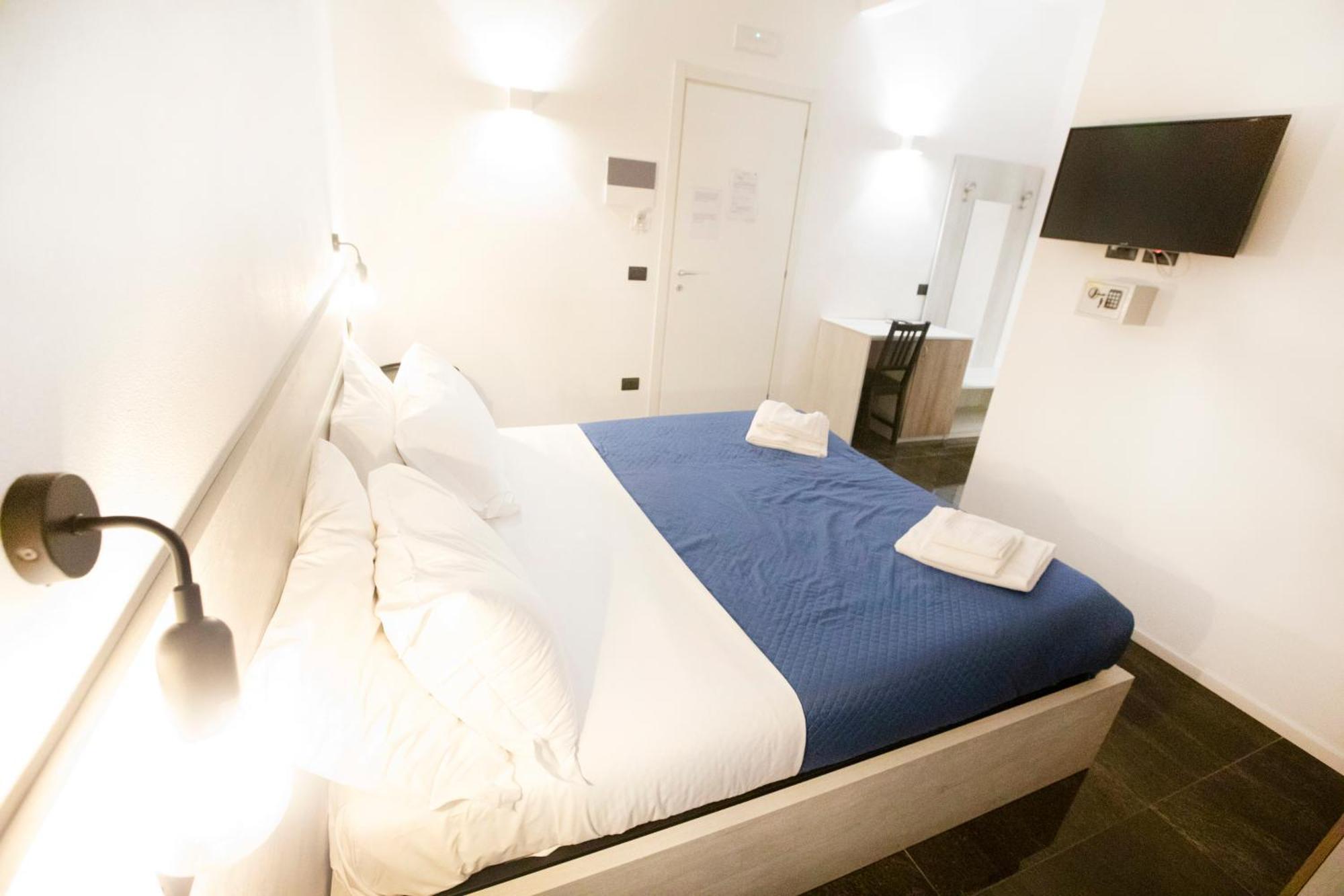 Hall Inn B&B In Chiostro Napoli Bagian luar foto